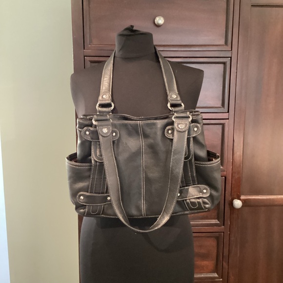 Tignanello Black Leather Women's Shoulder Bag - Picture 6 of 16